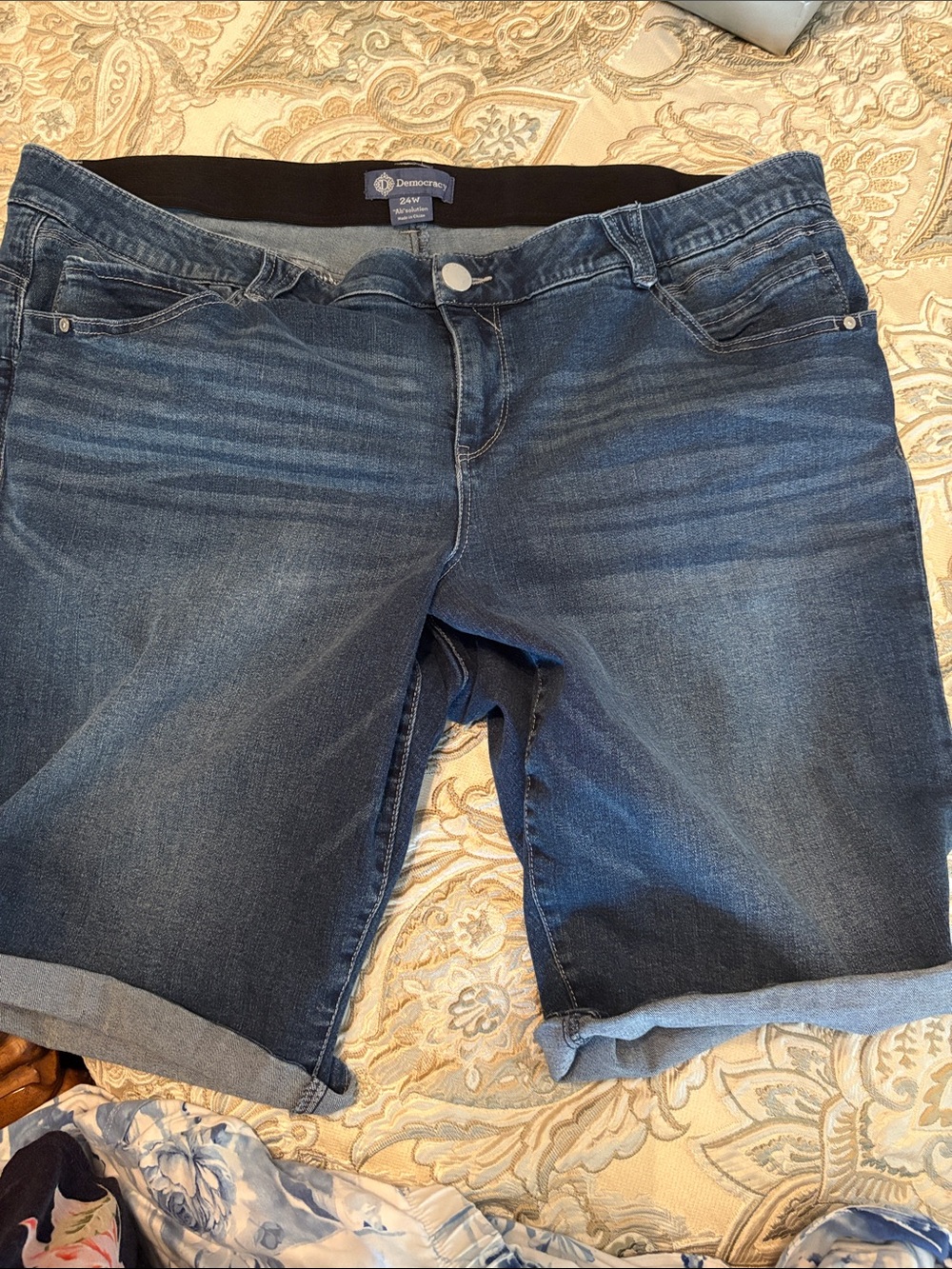 Democracy Women's Medium Blue Rolled Hem Jean Shorts